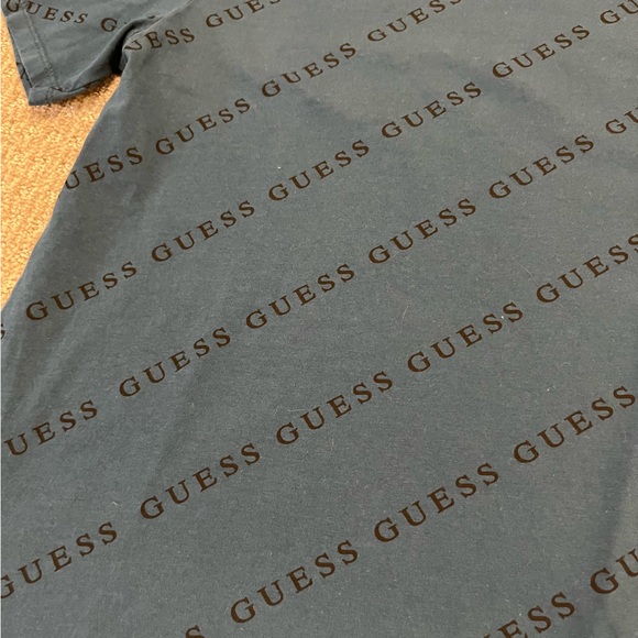 Guess T shirt  - men’s size L - Picture 2 of 3